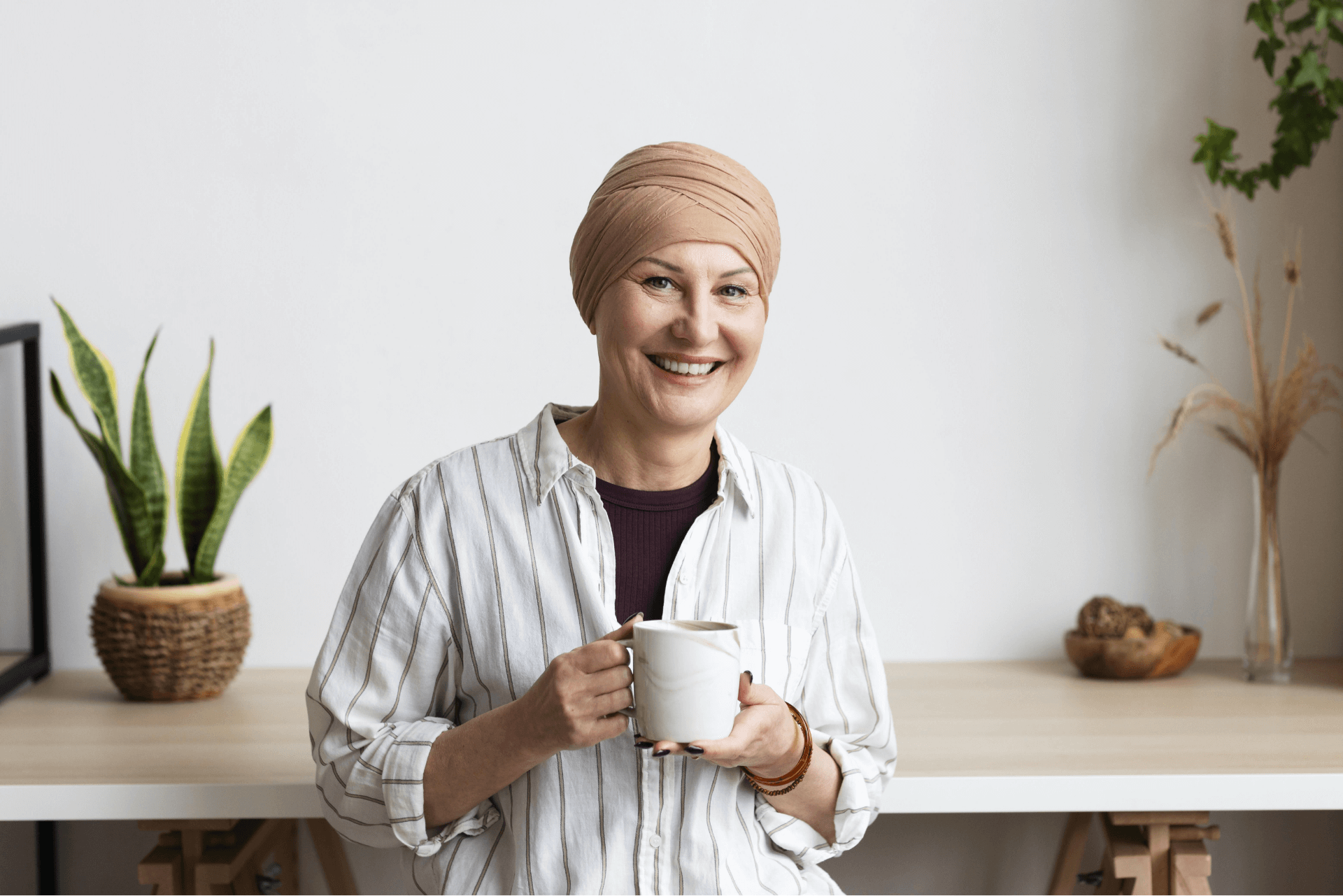 Paciente oncológica com turbante cuidados com o cabelo.