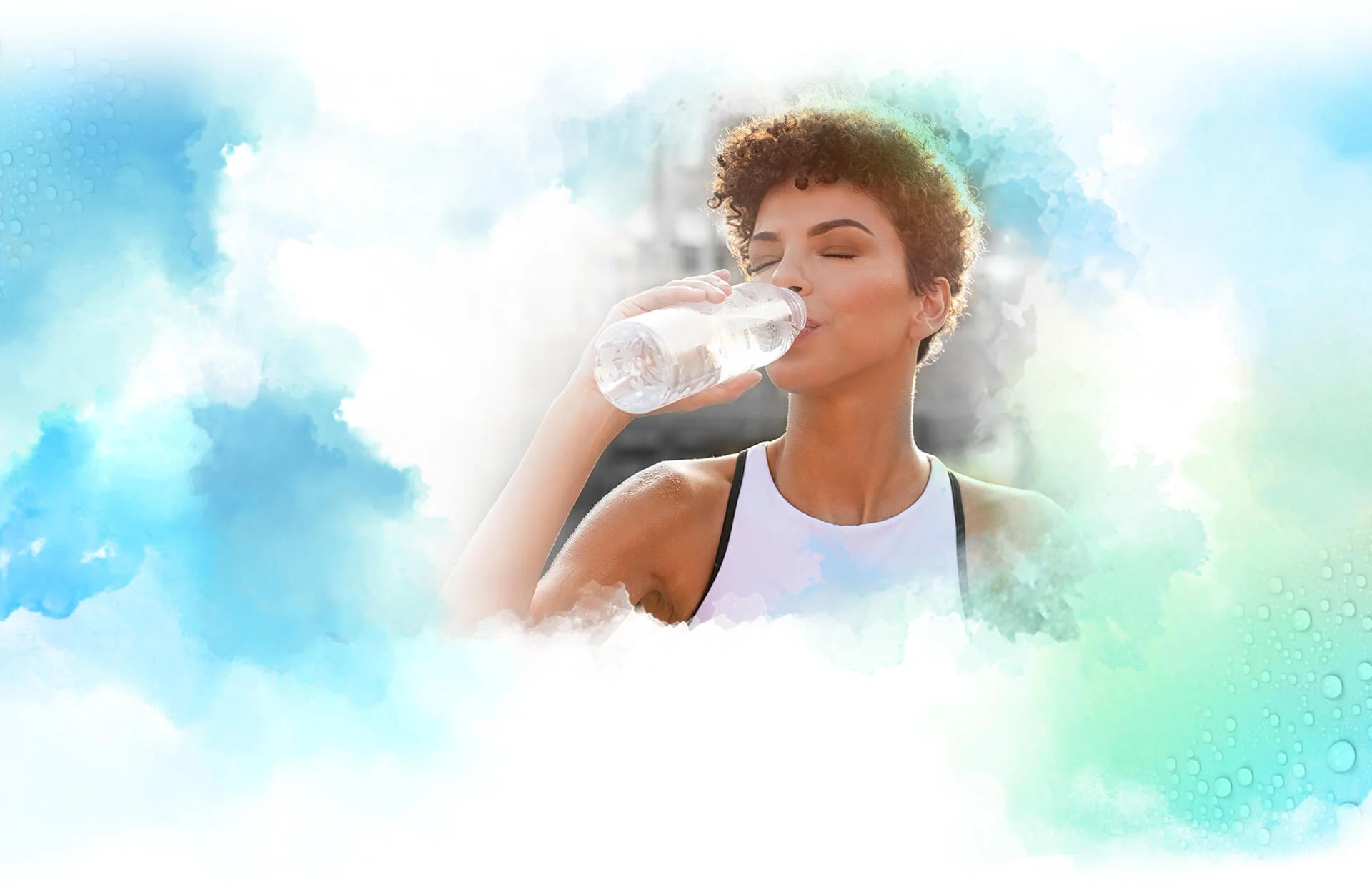 Mulher jovem bebendo água bem-estar
